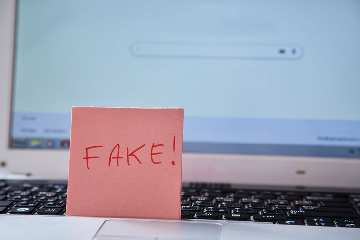 fake post it note on laptop