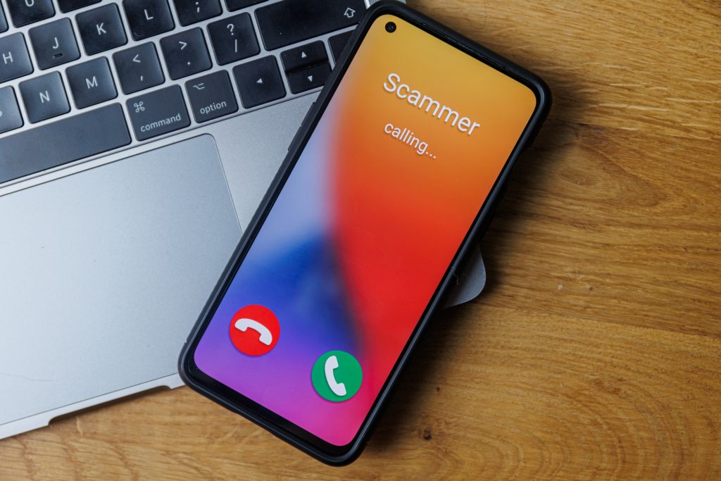 scammer phoning victim